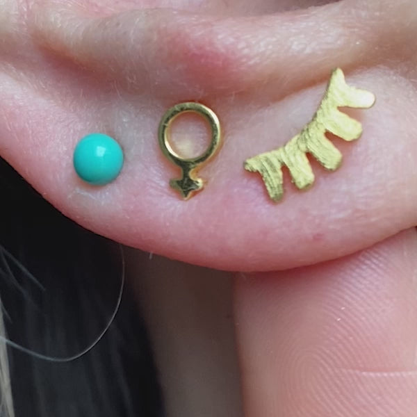 LULU Copenhagen Blink earring 1 pcs brushed Ear stud, 1 pcs Gold plated - Video preview