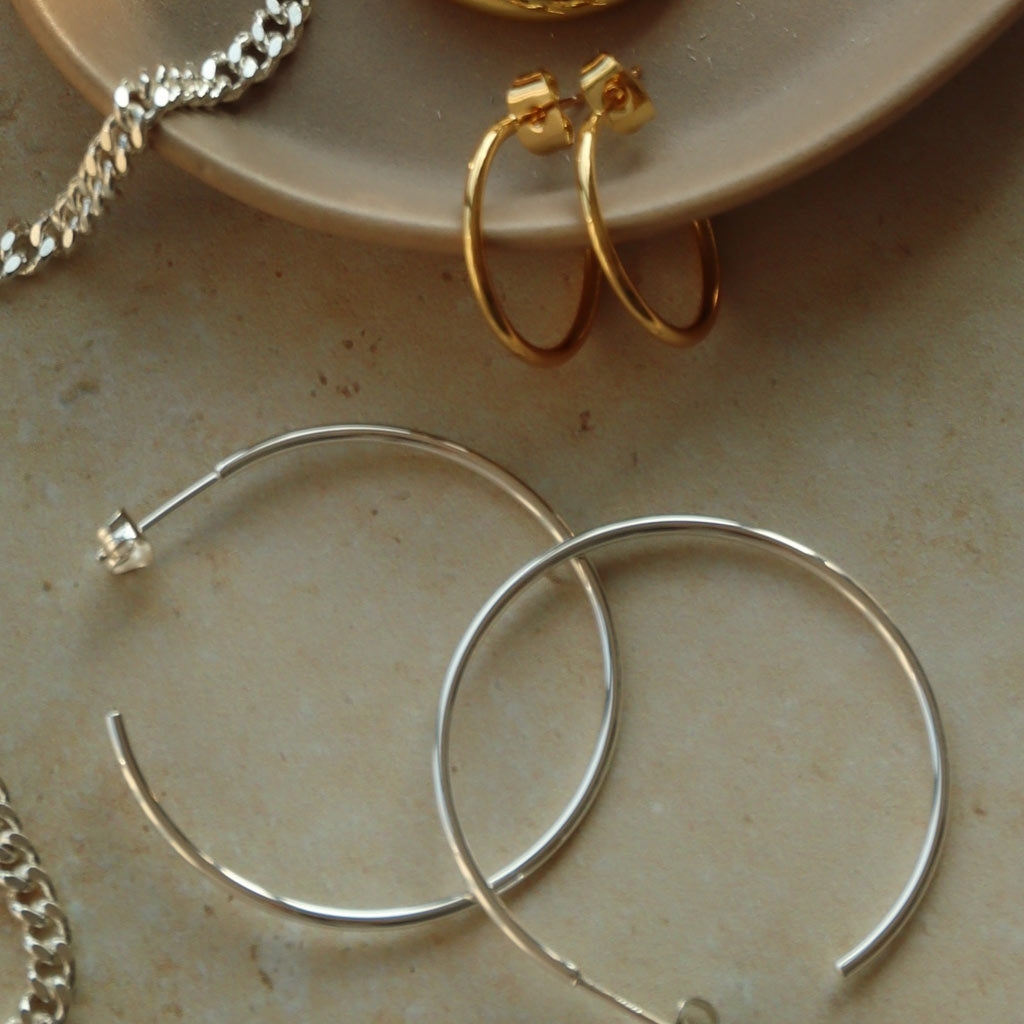 LULU Copenhagen Non Hoops Large pair Hoops Silver Plated