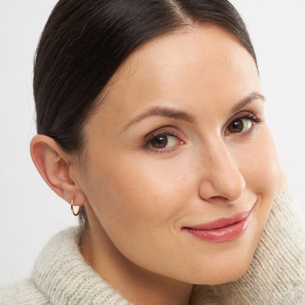 LULU Copenhagen Non Hoops Small pair Hoops Gold plated