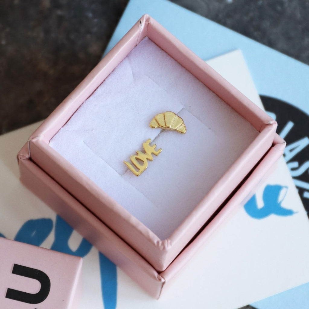 LULU Copenhagen Word Love earring 1 pcs Ear stud, 1 pcs Gold plated
